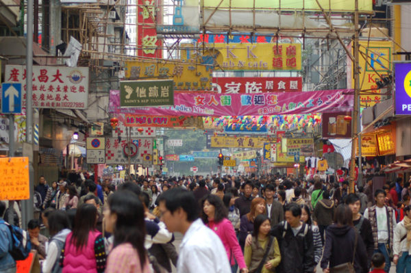 Onde se vai, em Hong Kong, a multidão está presente