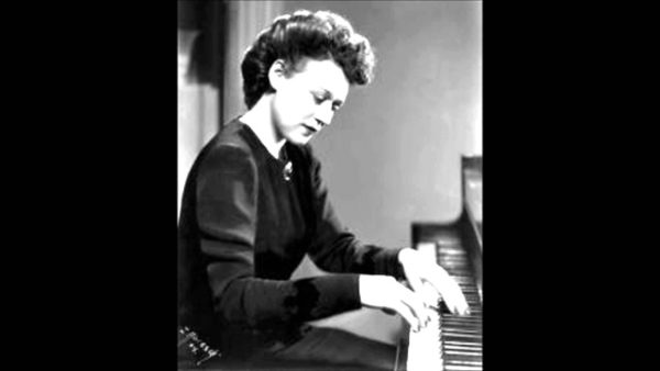 Nádia Reisenberg, irmã de Clara Rockmore, foi uma pianista de renome e que teve uma carreira própria. 