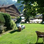 O Palace Hotel é rodeado por imensos jardins, onde estão as piscinas, as quadras esportivas, e os anexos do hotel.