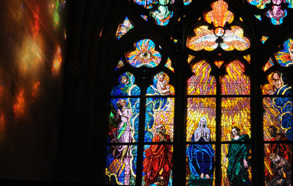 Detalhe de um dos vitrais da Catedral de Praga.